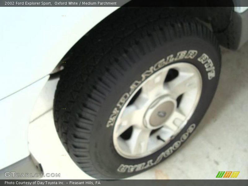 Oxford White / Medium Parchment 2002 Ford Explorer Sport