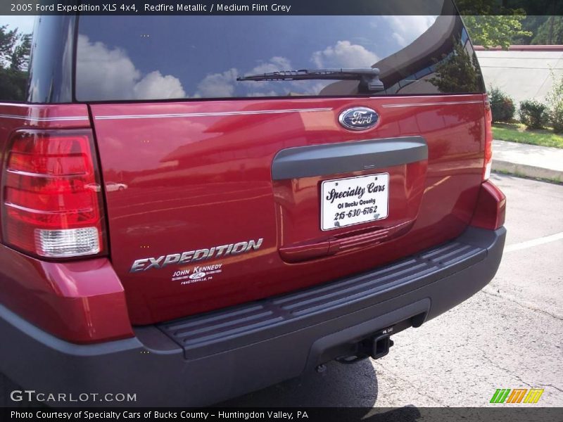Redfire Metallic / Medium Flint Grey 2005 Ford Expedition XLS 4x4
