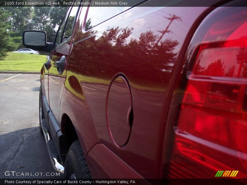 Redfire Metallic / Medium Flint Grey 2005 Ford Expedition XLS 4x4