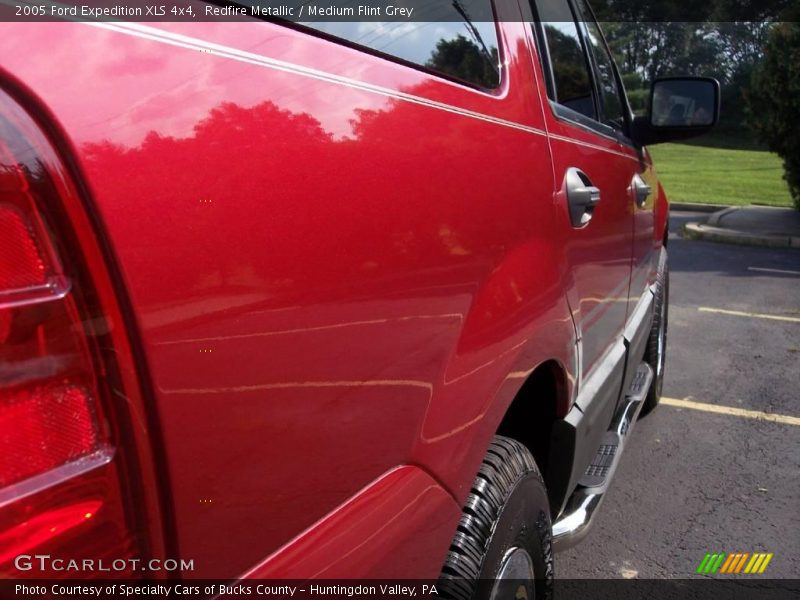 Redfire Metallic / Medium Flint Grey 2005 Ford Expedition XLS 4x4