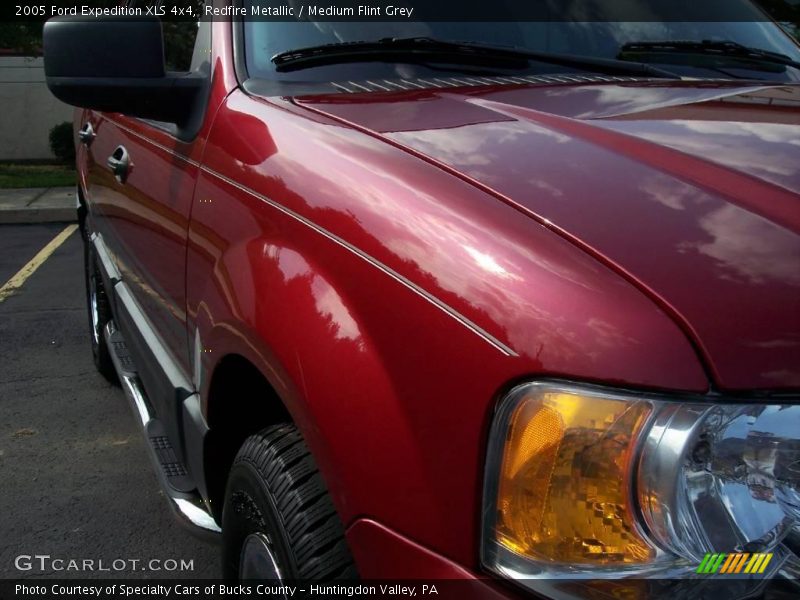 Redfire Metallic / Medium Flint Grey 2005 Ford Expedition XLS 4x4