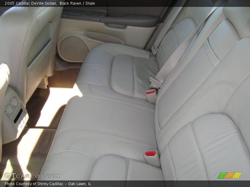 Black Raven / Shale 2005 Cadillac DeVille Sedan