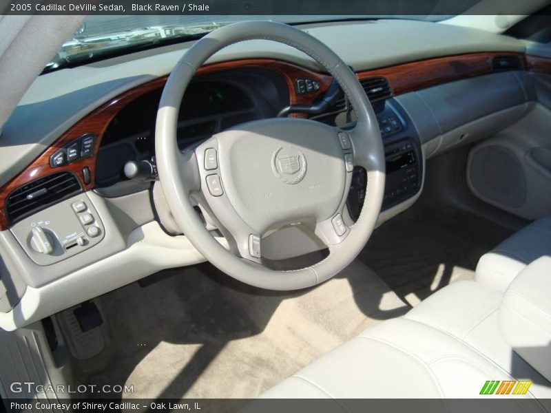 Black Raven / Shale 2005 Cadillac DeVille Sedan