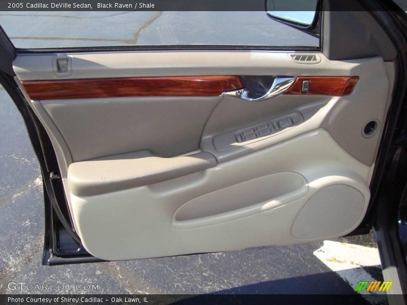Black Raven / Shale 2005 Cadillac DeVille Sedan