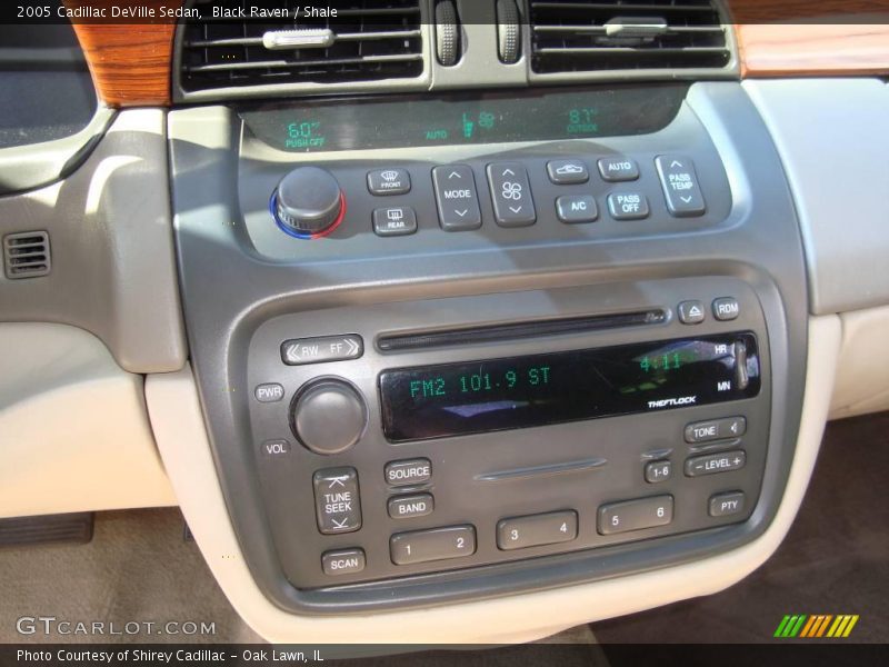 Black Raven / Shale 2005 Cadillac DeVille Sedan