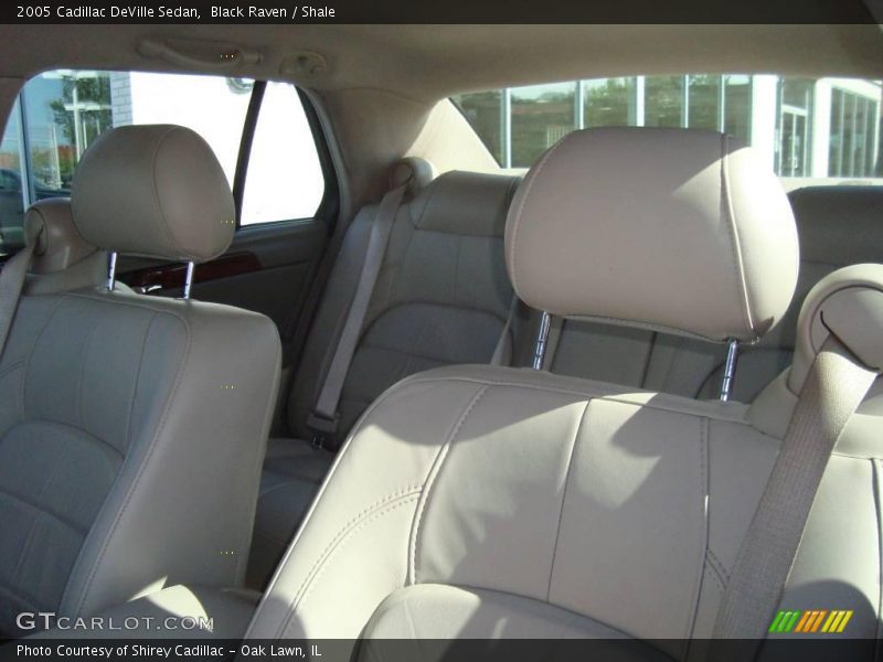 Black Raven / Shale 2005 Cadillac DeVille Sedan