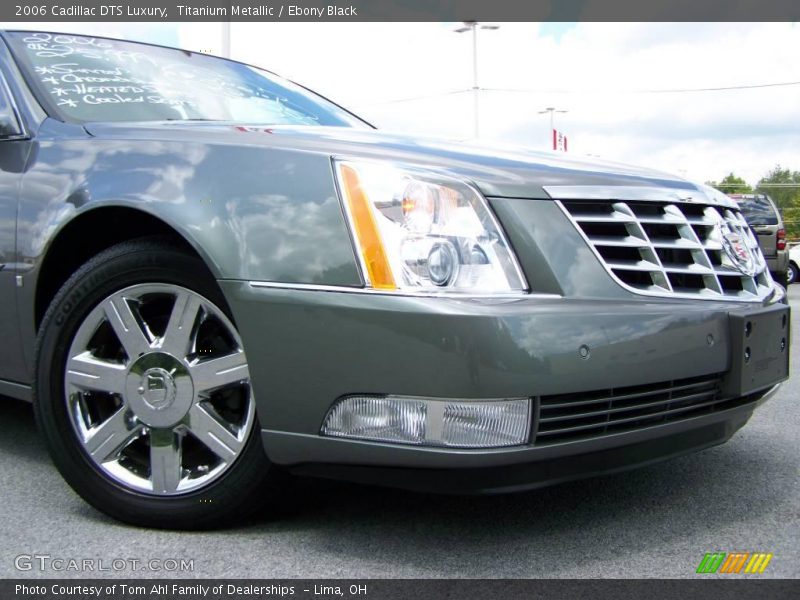 Titanium Metallic / Ebony Black 2006 Cadillac DTS Luxury