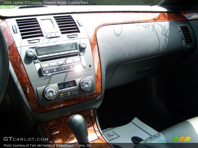 Titanium Metallic / Ebony Black 2006 Cadillac DTS Luxury