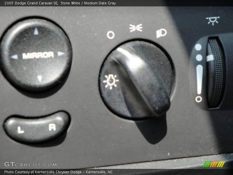 Stone White / Medium Slate Gray 2005 Dodge Grand Caravan SE