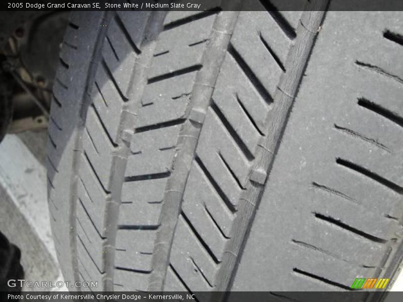 Stone White / Medium Slate Gray 2005 Dodge Grand Caravan SE