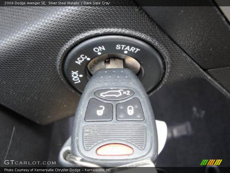 Silver Steel Metallic / Dark Slate Gray 2009 Dodge Avenger SE
