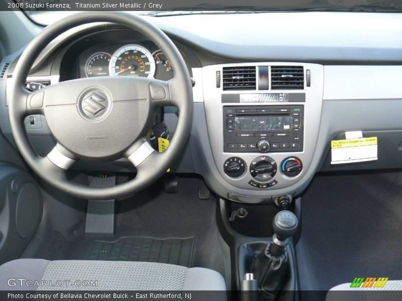 Titanium Silver Metallic / Grey 2008 Suzuki Forenza