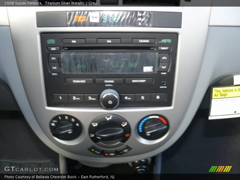 Titanium Silver Metallic / Grey 2008 Suzuki Forenza