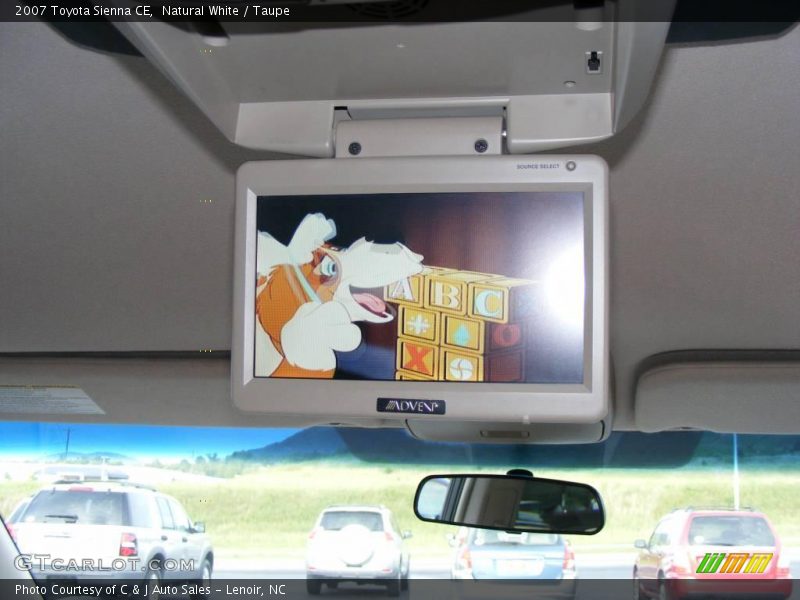 Natural White / Taupe 2007 Toyota Sienna CE