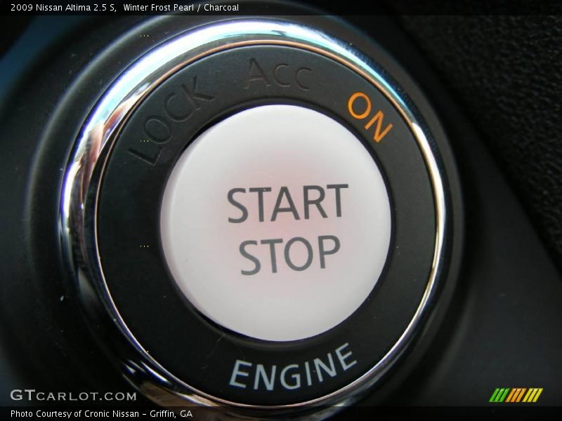 Winter Frost Pearl / Charcoal 2009 Nissan Altima 2.5 S