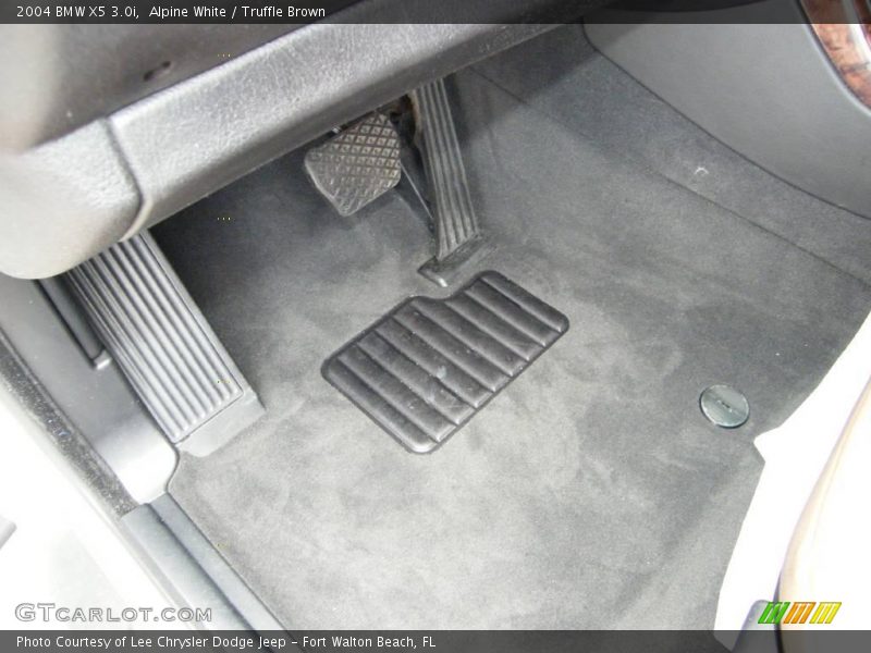 Alpine White / Truffle Brown 2004 BMW X5 3.0i