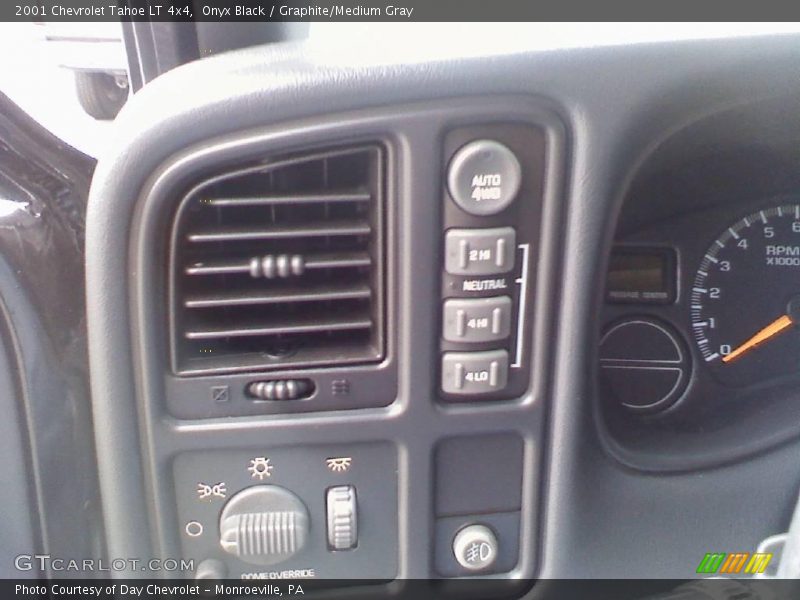 Onyx Black / Graphite/Medium Gray 2001 Chevrolet Tahoe LT 4x4
