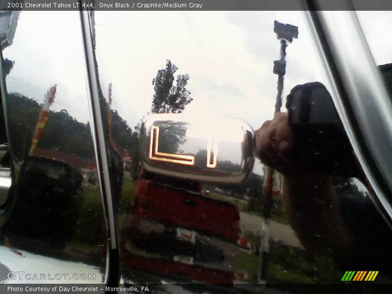Onyx Black / Graphite/Medium Gray 2001 Chevrolet Tahoe LT 4x4