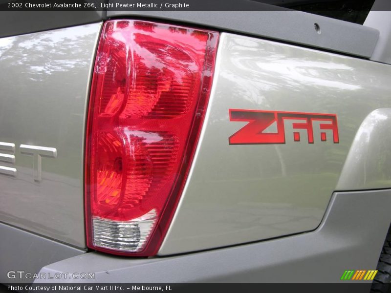 Light Pewter Metallic / Graphite 2002 Chevrolet Avalanche Z66