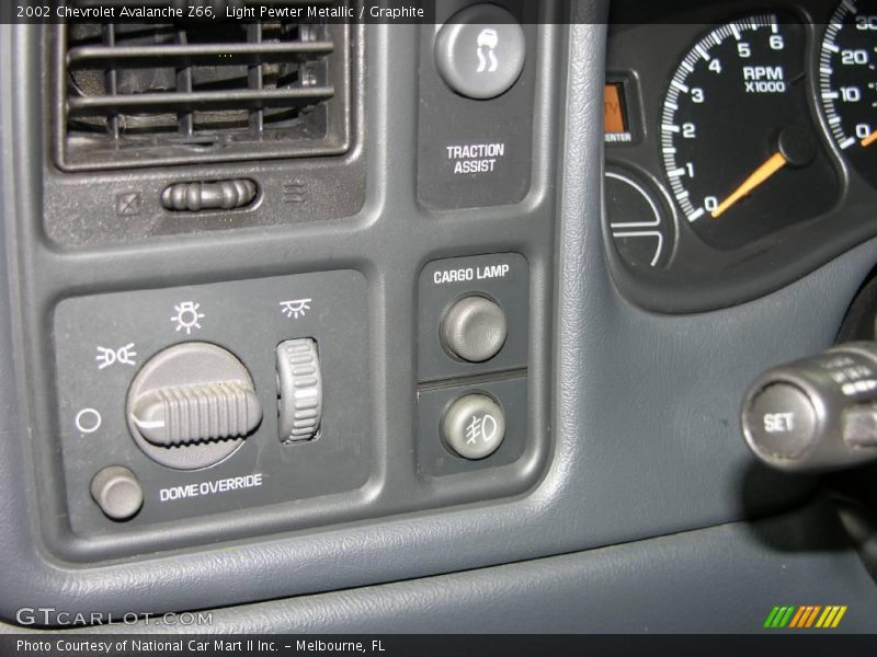 Light Pewter Metallic / Graphite 2002 Chevrolet Avalanche Z66
