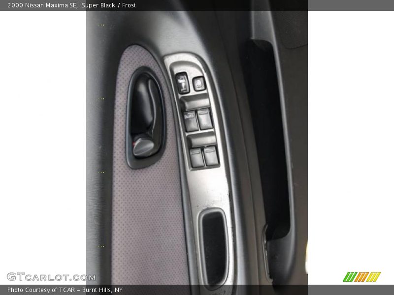 Super Black / Frost 2000 Nissan Maxima SE