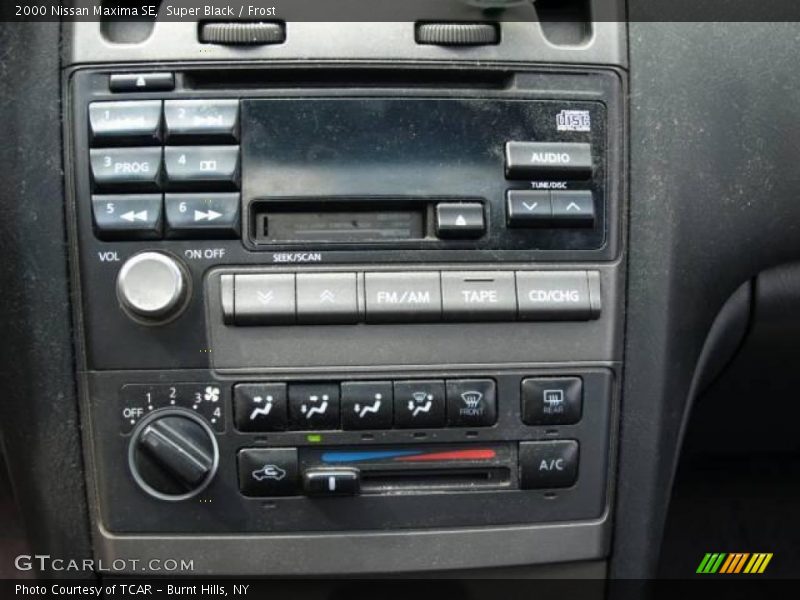 Super Black / Frost 2000 Nissan Maxima SE