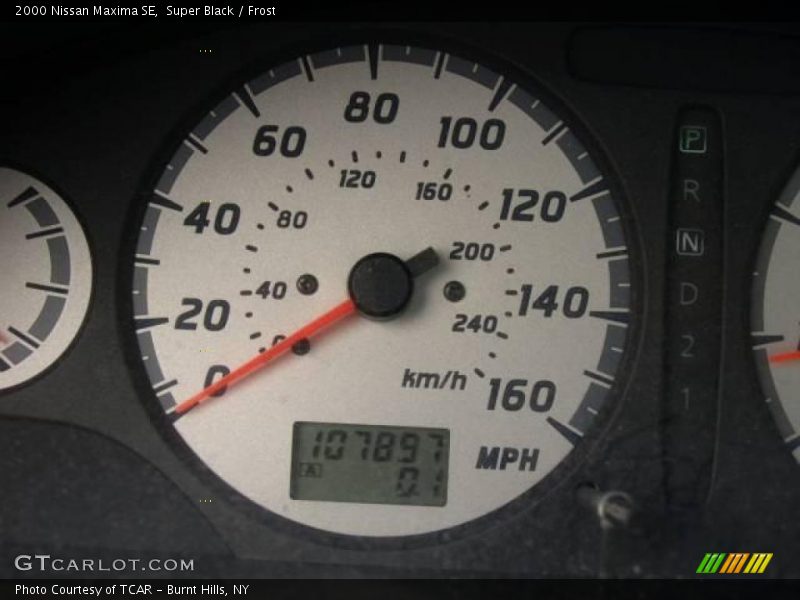 Super Black / Frost 2000 Nissan Maxima SE