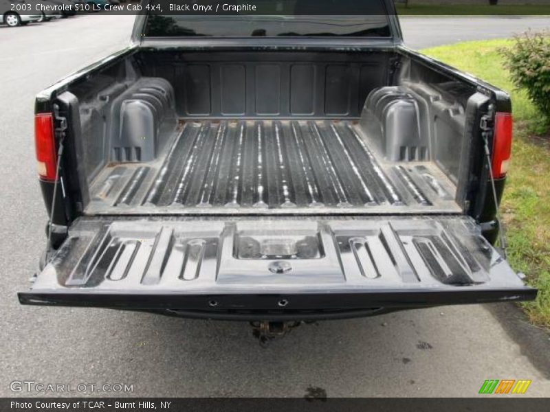 Black Onyx / Graphite 2003 Chevrolet S10 LS Crew Cab 4x4