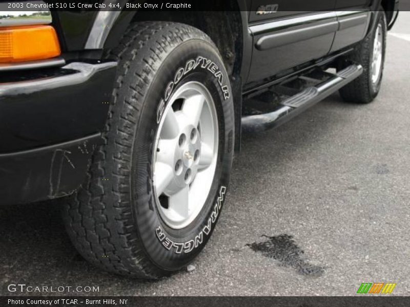 Black Onyx / Graphite 2003 Chevrolet S10 LS Crew Cab 4x4