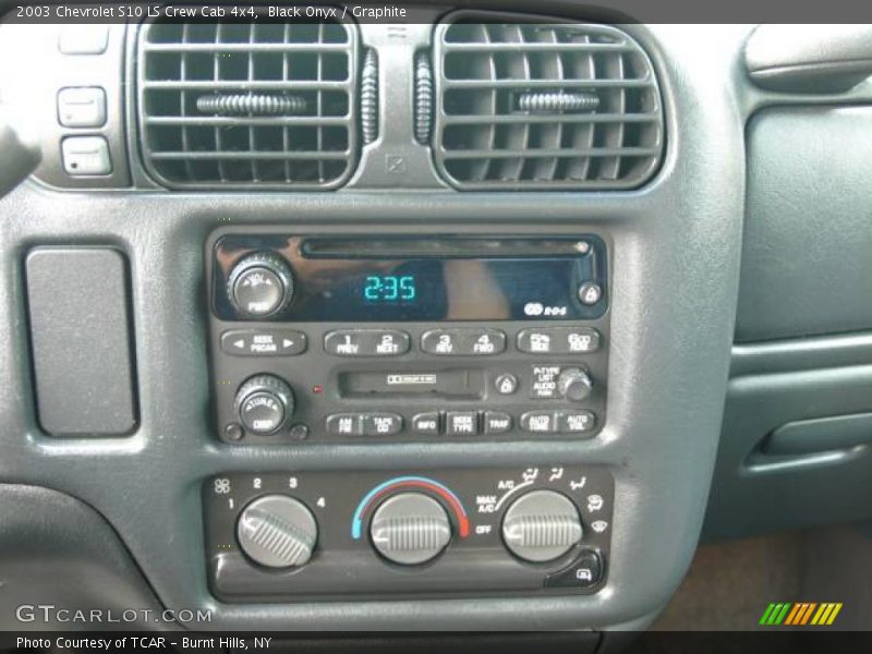 Black Onyx / Graphite 2003 Chevrolet S10 LS Crew Cab 4x4