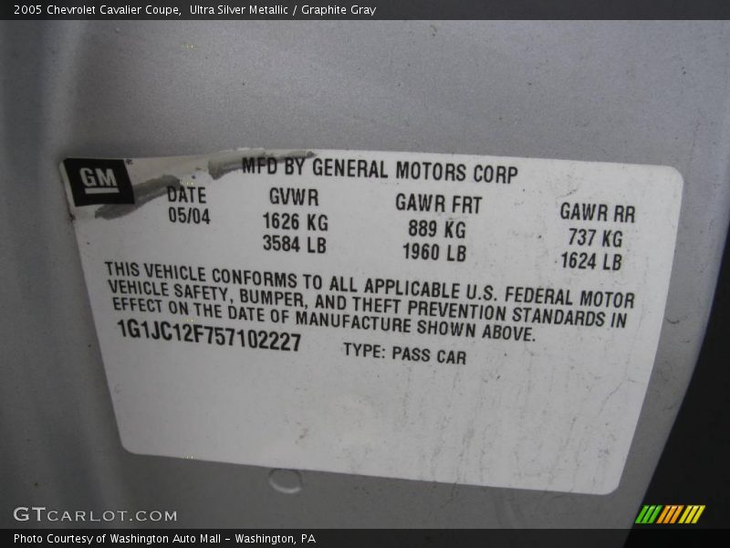 Ultra Silver Metallic / Graphite Gray 2005 Chevrolet Cavalier Coupe