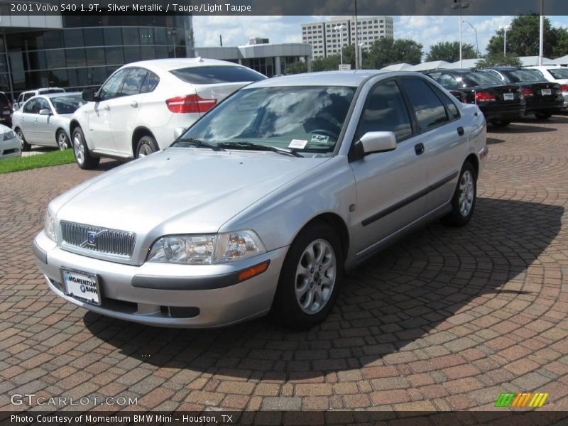 Silver Metallic / Taupe/Light Taupe 2001 Volvo S40 1.9T