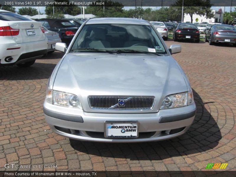 Silver Metallic / Taupe/Light Taupe 2001 Volvo S40 1.9T