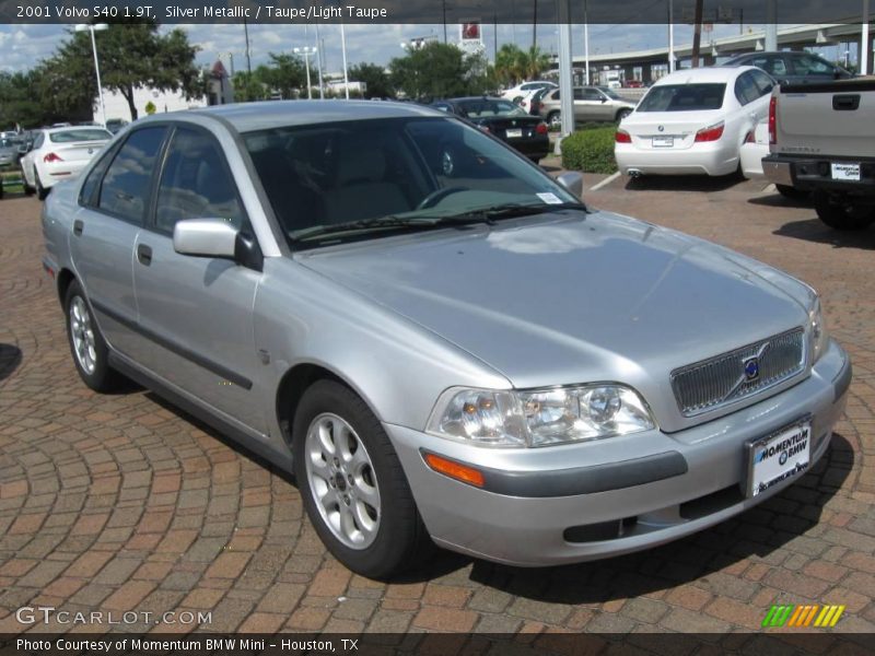 Silver Metallic / Taupe/Light Taupe 2001 Volvo S40 1.9T