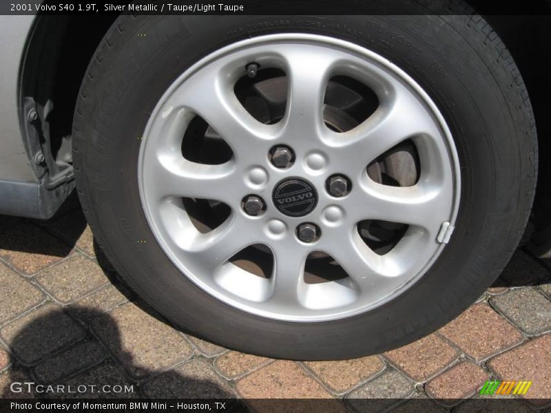Silver Metallic / Taupe/Light Taupe 2001 Volvo S40 1.9T