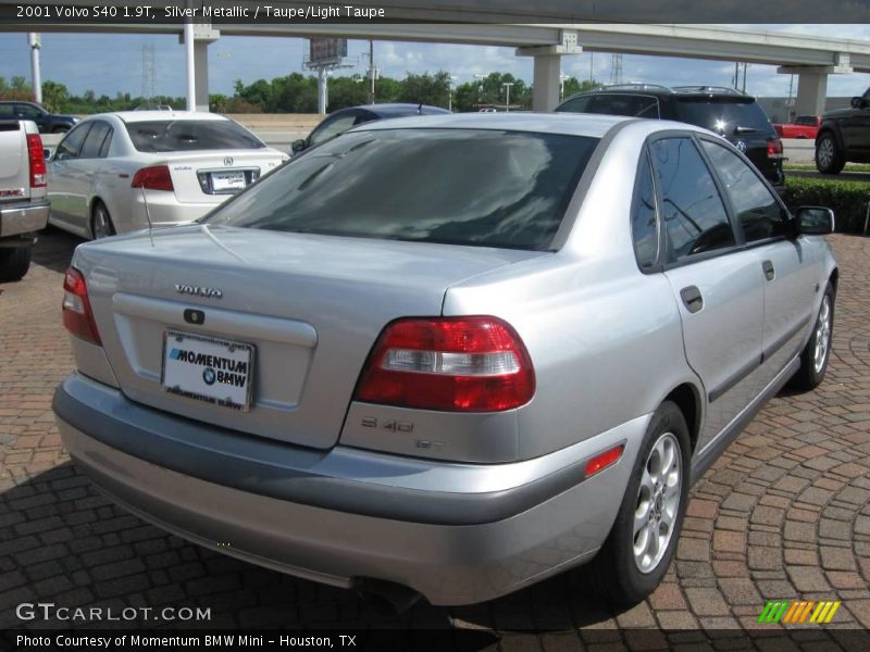 Silver Metallic / Taupe/Light Taupe 2001 Volvo S40 1.9T