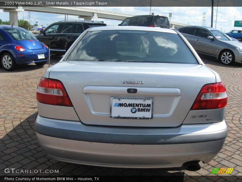 Silver Metallic / Taupe/Light Taupe 2001 Volvo S40 1.9T