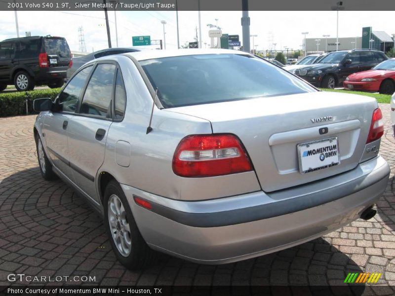 Silver Metallic / Taupe/Light Taupe 2001 Volvo S40 1.9T