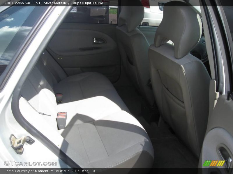 Silver Metallic / Taupe/Light Taupe 2001 Volvo S40 1.9T