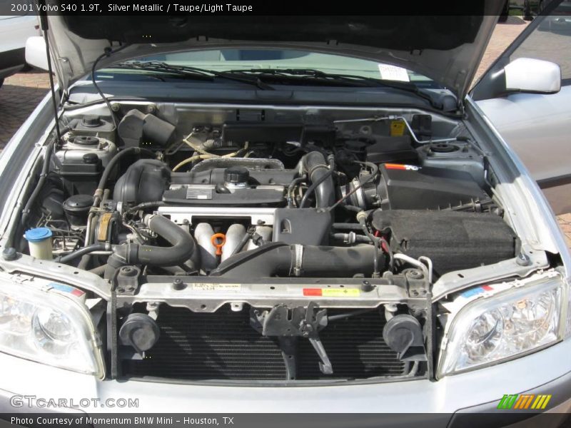 Silver Metallic / Taupe/Light Taupe 2001 Volvo S40 1.9T