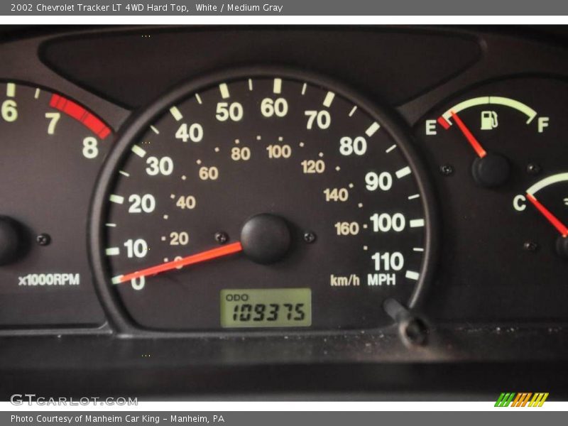 White / Medium Gray 2002 Chevrolet Tracker LT 4WD Hard Top