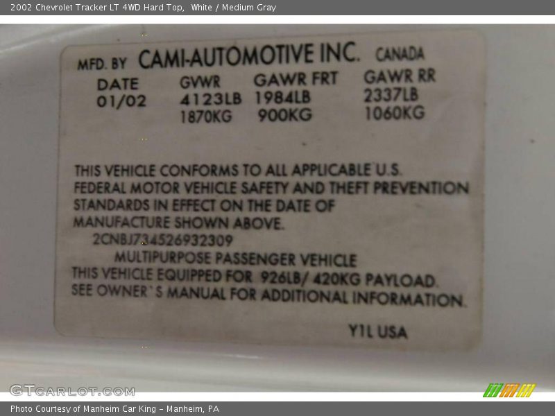 White / Medium Gray 2002 Chevrolet Tracker LT 4WD Hard Top