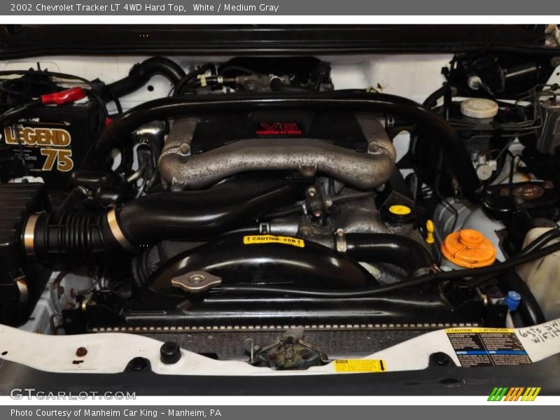 White / Medium Gray 2002 Chevrolet Tracker LT 4WD Hard Top