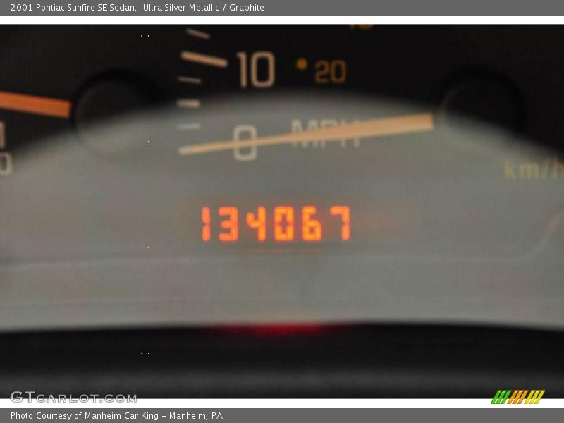 Ultra Silver Metallic / Graphite 2001 Pontiac Sunfire SE Sedan