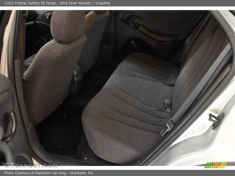Ultra Silver Metallic / Graphite 2001 Pontiac Sunfire SE Sedan