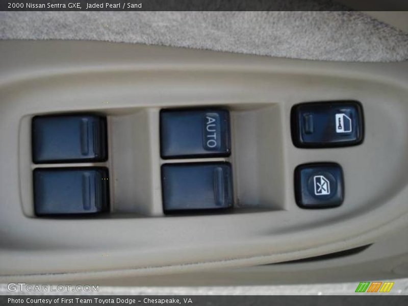 Jaded Pearl / Sand 2000 Nissan Sentra GXE