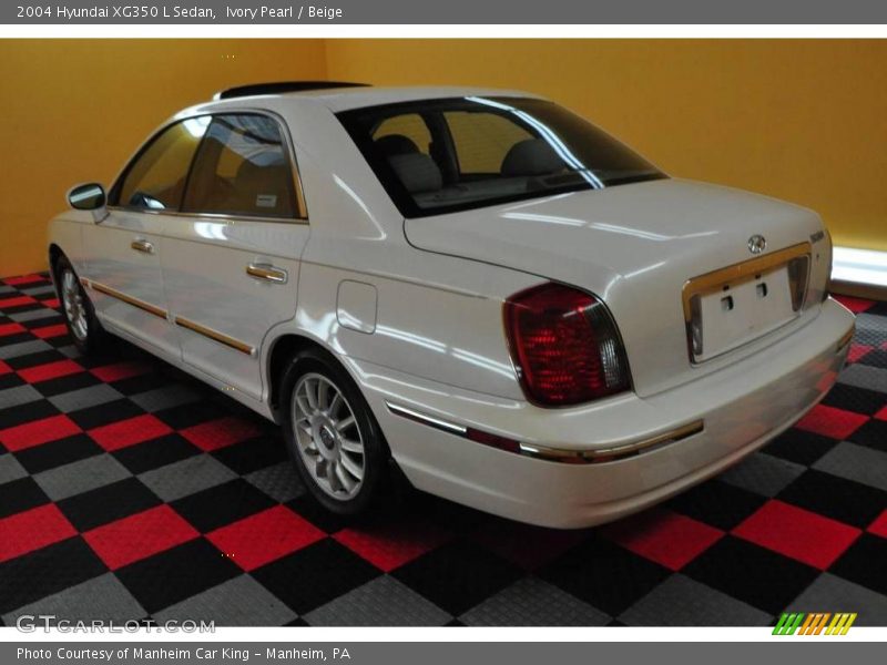 Ivory Pearl / Beige 2004 Hyundai XG350 L Sedan