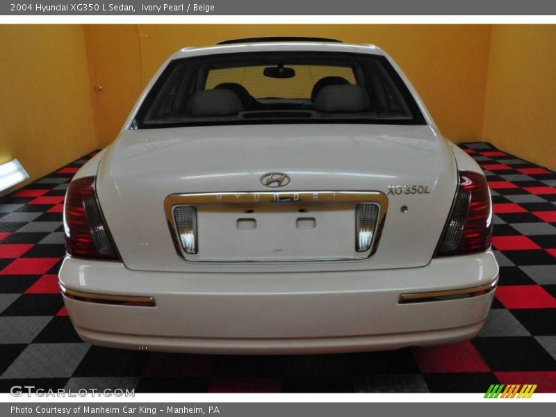 Ivory Pearl / Beige 2004 Hyundai XG350 L Sedan