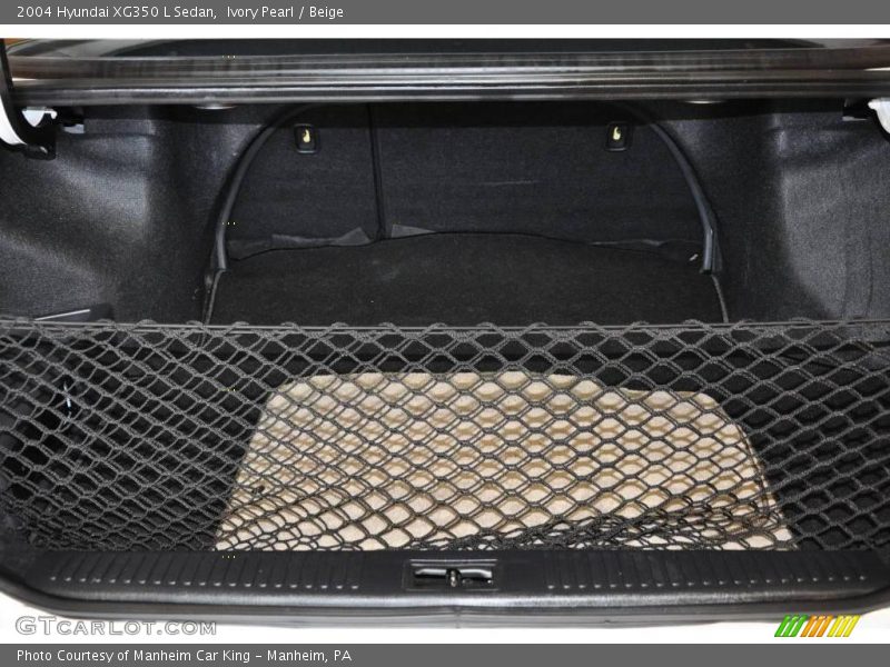 Ivory Pearl / Beige 2004 Hyundai XG350 L Sedan