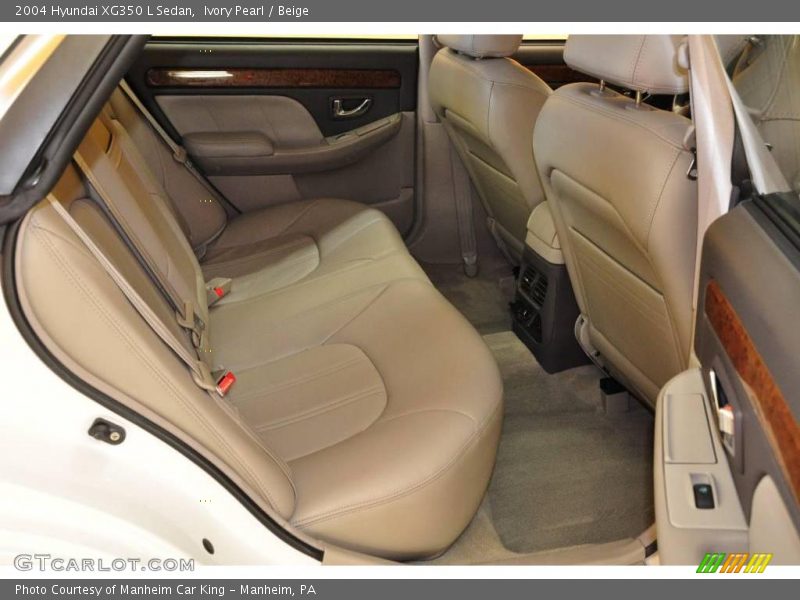 Ivory Pearl / Beige 2004 Hyundai XG350 L Sedan